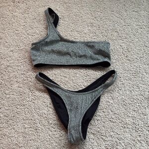 Triangl Swimsuit TOP SMALL BOTTOMS XXS